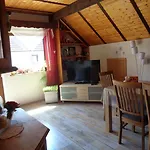 Loeber Apartman *